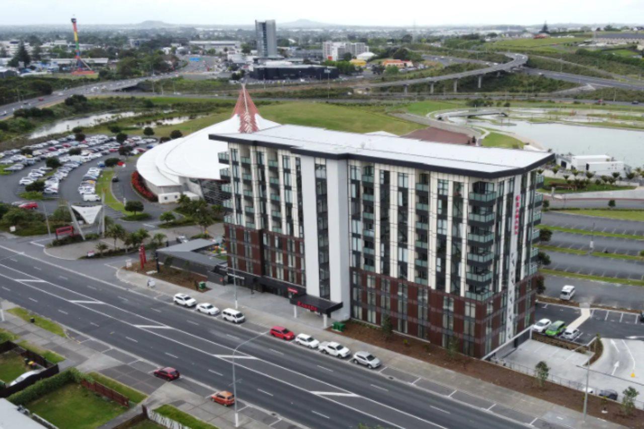 Ramada Suites By Wyndham Auckland Manukau Pacfic Centre Екстериор снимка