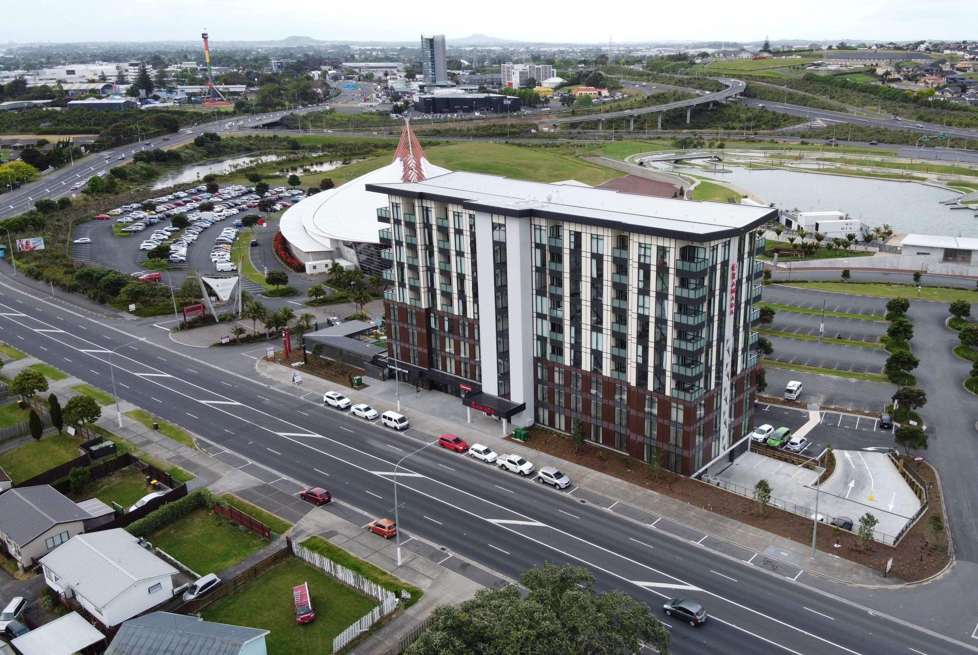 Ramada Suites By Wyndham Auckland Manukau Pacfic Centre Екстериор снимка
