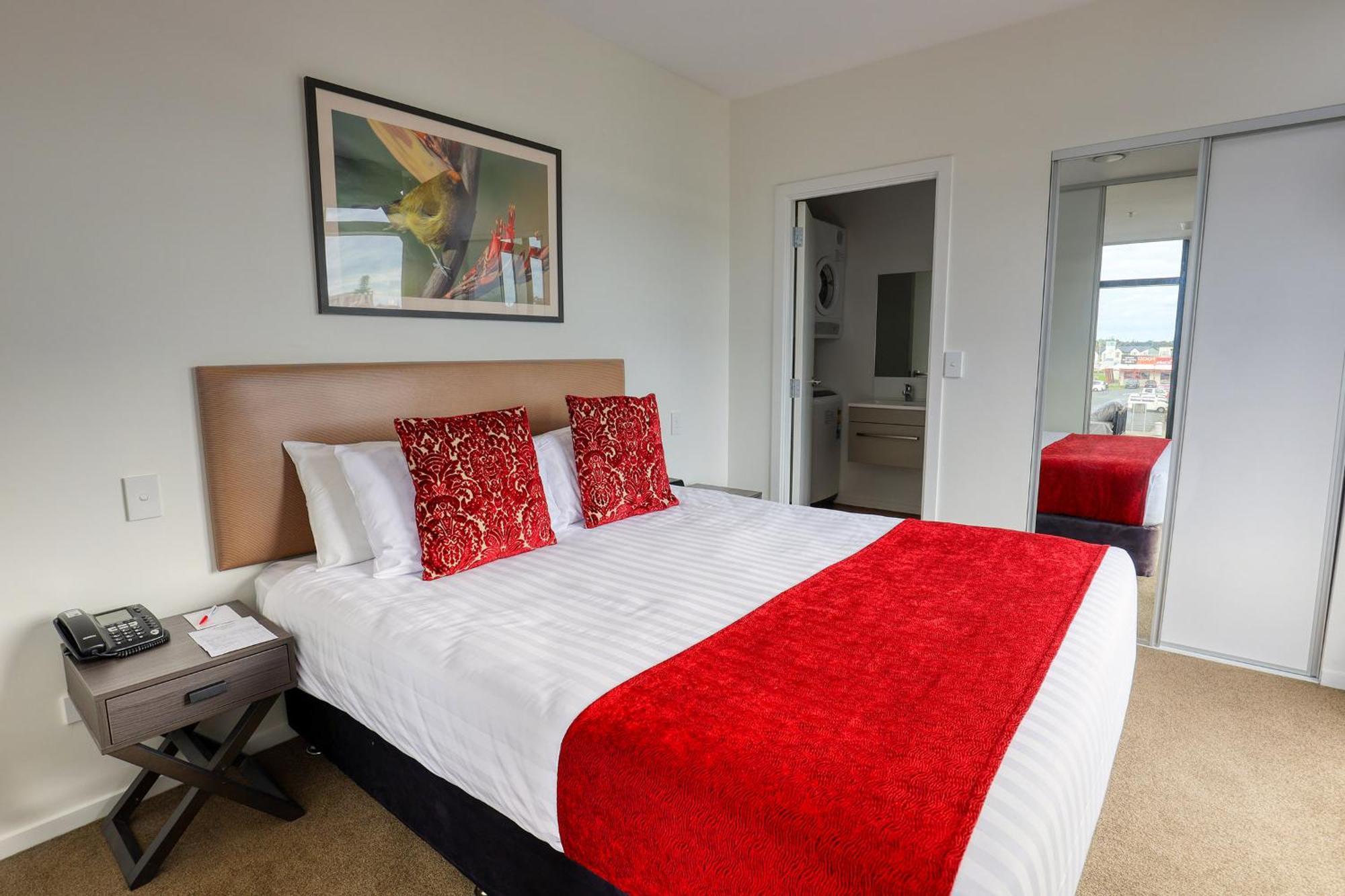 Ramada Suites By Wyndham Auckland Manukau Pacfic Centre Екстериор снимка