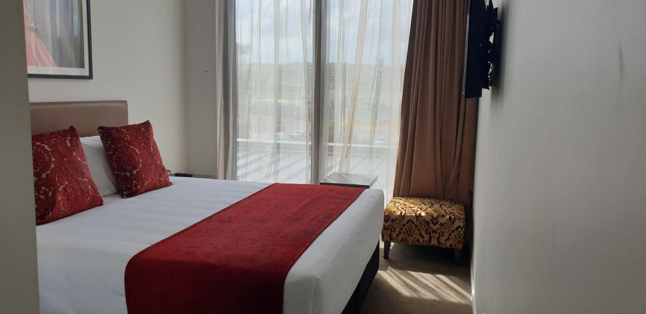Ramada Suites By Wyndham Auckland Manukau Pacfic Centre Екстериор снимка